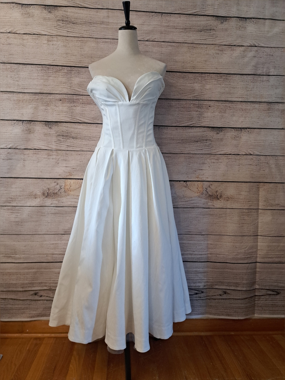 Lady Strapless Midi Dress
HOUSE OF CB. - Picture 6 of 13